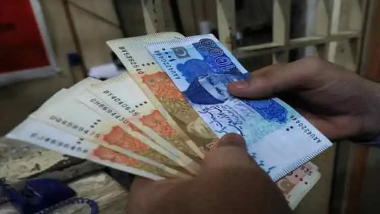 آئندہ بجٹ میں نان فائلرز کے 50 ہزار سے زائد کیش نکلوانے پر ٹیکس بڑھانے کی تجویز