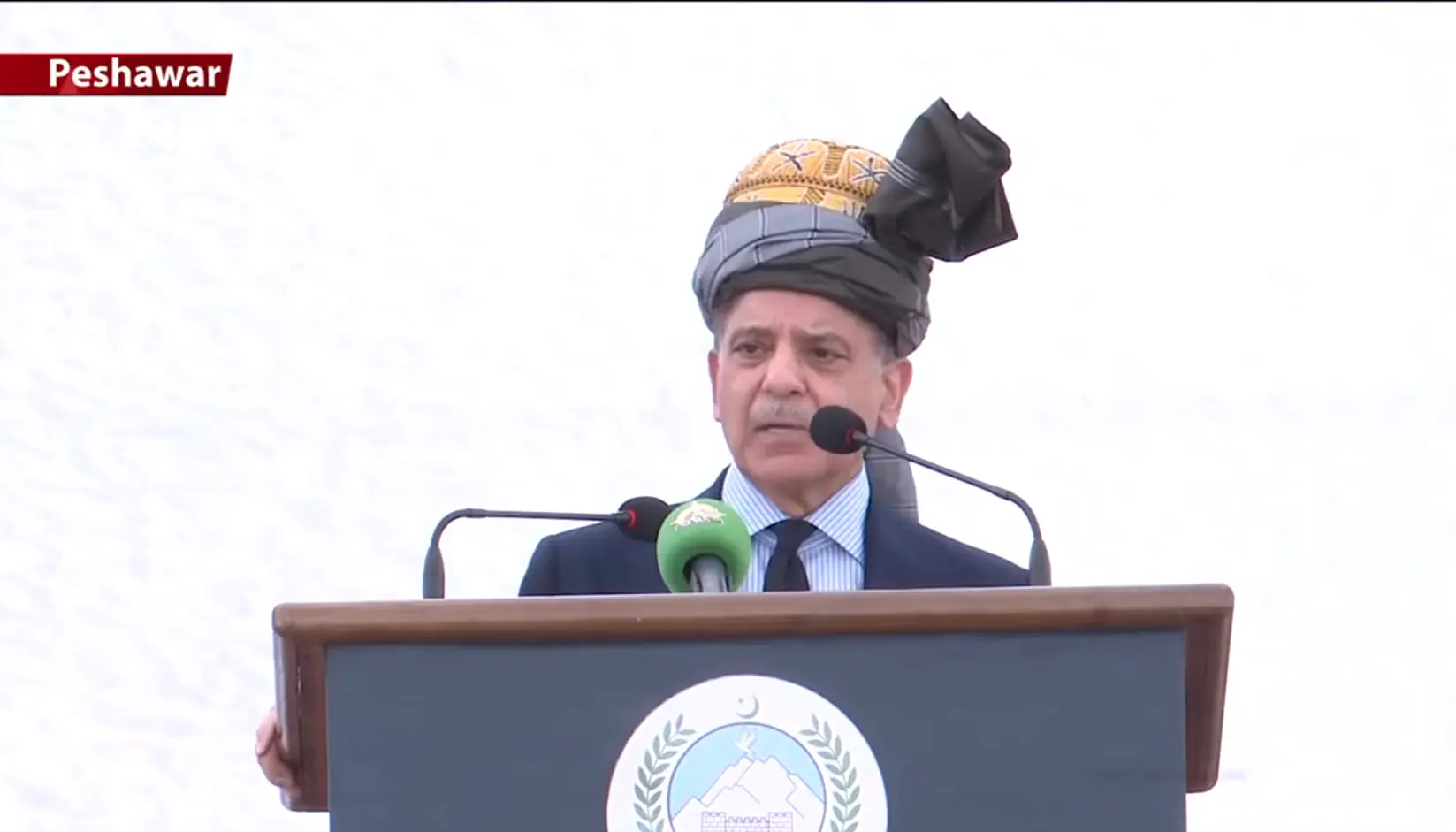 قوم یکجا ہے، ملک کی ترقی و خوشحالی کیلئے بڑے اور کڑے فیصلے کرنے ہوں گے: وزیراعظم
