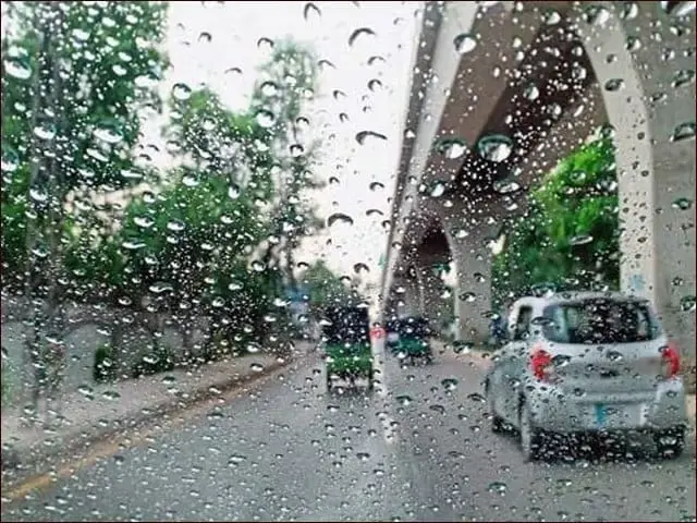 پنجاب کے مختلف شہروں میں بارش سے گرمی کا زور ٹوٹ گیا، موسم خوشگوار
