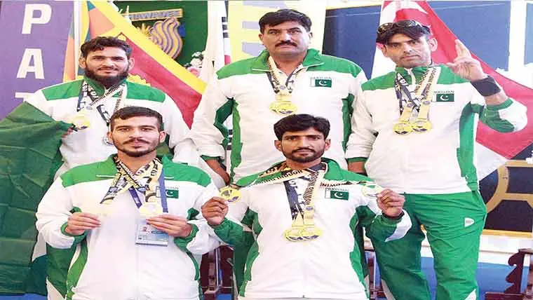 پاکستانی روئنگ ٹیم نے ایشین انڈور روئنگ چیمپئن شپ میں تاریخ رقم کر دی: 10 گولڈ میڈلز سمیت 14 تمغے جیتے