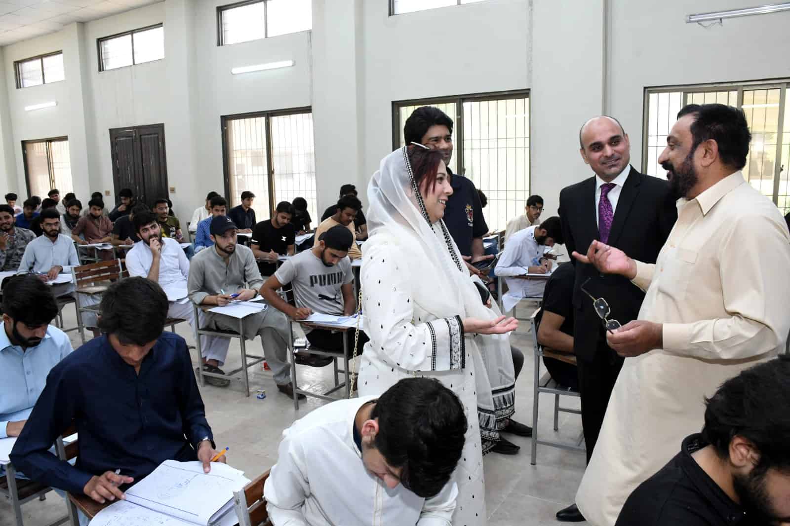 چیئرمین راولپنڈی بورڈ اور کنٹرولر امتحانات کے اچانک دورے