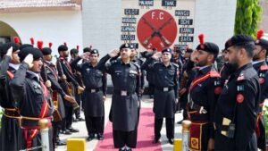 "صدر آصف علی زرداری ایف سی آرڈیننس 2025 پر دستخط کرتے ہوئے"