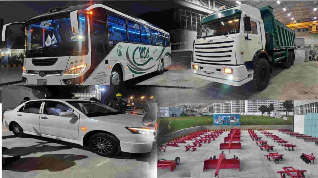 افغان حکومت کی جانب سے مقامی سطح پر تیار کردہ پہلی بس اور کار کی نمائش