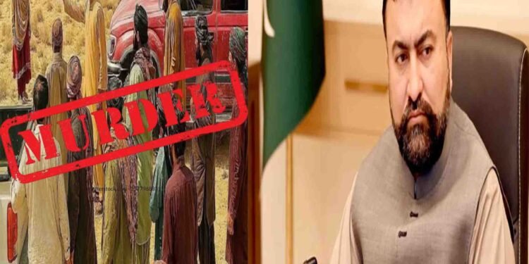 وزیر اعلیٰ بلوچستان سرفراز بگٹی پریس کانفرنس کرتے ہوئے، پس منظر میں بلوچستان کا جھنڈا