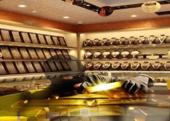 لاہور میں شو روم سے چوری کی واردات کے بعد بکھرا ہوا سامان