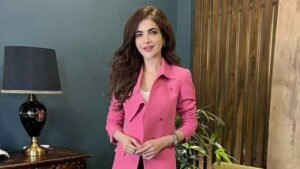 "اداکارہ حمیرا اصغر کی موت کے بعد پولیس افسران جائے وقوعہ پر تحقیقات کرتے ہوئے"