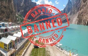 "شمالی پاکستان کی جھیل کے کنارے موجود ہوٹل اور قدرتی خوبصورتی"