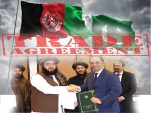 پاکستان اور افغانستان کے حکام ترجیحی تجارتی معاہدے پر دستخط کرتے ہوئے
