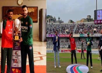 "پاکستان اور بنگلا دیش کے کپتان ڈھاکا میں ٹی ٹوئنٹی سیریز کی ٹرافی کی رونمائی کرتے ہوئے۔