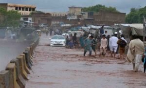 پاکستان میں مون سون بارشوں کا منظر اور ممکنہ طغیانی کا خطرہ