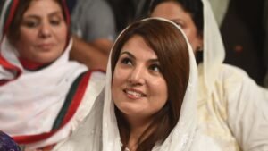 ریحام خان پریس کانفرنس کے دوران نئی جماعت پاکستان ریپبلک پارٹی کا اعلان کر رہی ہیں