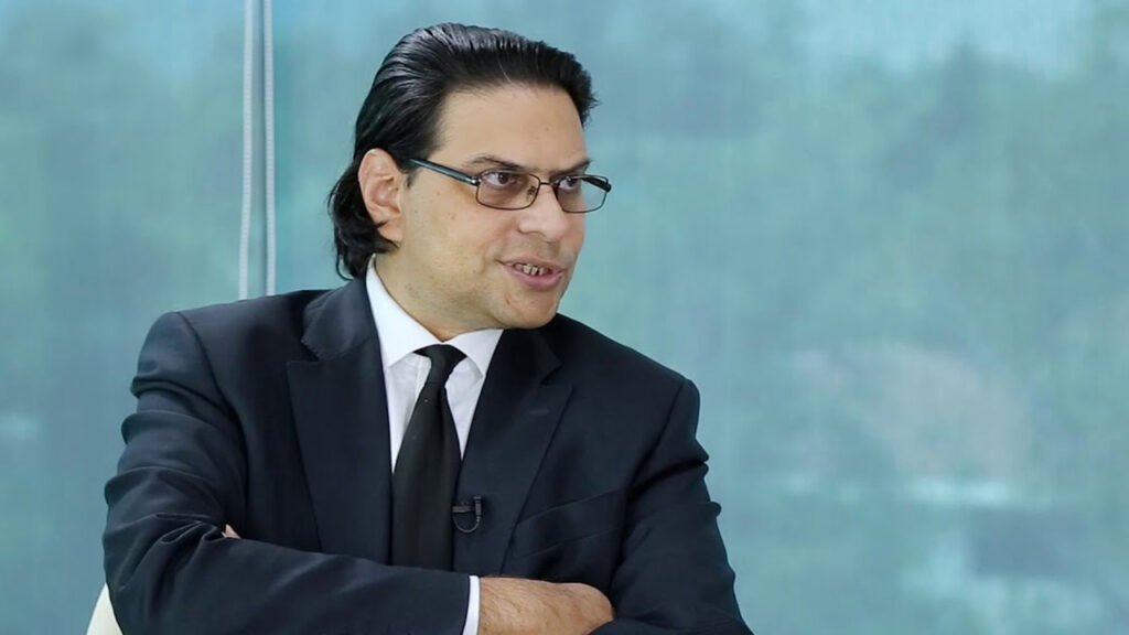 "سلمان اکرم راجا لاہور میں پریس کانفرنس کرتے ہوئے، عمران خان کی رہائی پر زور"