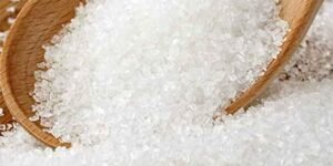 "اسلام آباد کی مارکیٹ میں چینی کی فروخت کا منظر — قیمت 172 روپے مقرر، خلاف ورزی پر کارروائی کی تنبیہ"