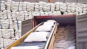 اسلام آباد میں چینی کی قیمتوں پر اجلاس کے دوران وفاقی وزیر رانا تنویر حسین اور شوگر ملز ایسوسی ایشن کے نمائندے