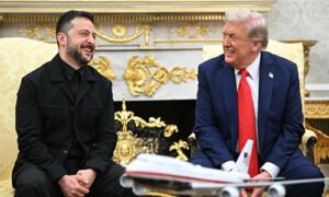 ڈونلڈ ٹرمپ اور زیلنسکی کی وائٹ ہاؤس ملاقات روس یوکرین جنگ پر گفتگو کرتے ہوئے