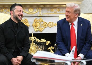 ڈونلڈ ٹرمپ اور زیلنسکی کی وائٹ ہاؤس ملاقات روس یوکرین جنگ پر گفتگو کرتے ہوئے