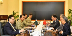 پاکستان اور چین کے درمیان آہنی بھائی چارے کی علامتی ملاقات