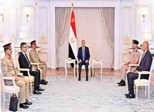 جنرل ساحر شمشاد مرزا مصر میں اعلیٰ قیادت سے ملاقات کرتے ہوئے