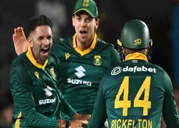 کیشو مہاراج آئی سی سی ون ڈے رینکنگ میں نمبر ون بولر بن گئے، جبکہ شبمان گل بلے بازوں کی فہرست میں پہلے نمبر پر ہیں۔