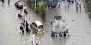 کراچی میں کیا صورتحال ہےپانی جمع ہوا ہے، بجلی بند، شہری مشکلات میں گھیرے