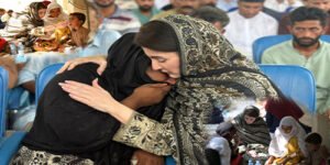 وزیراعلیٰ پنجاب مریم نواز کا سیلاب متاثرہ علاقوں کا دورہ کرتے ہوئے