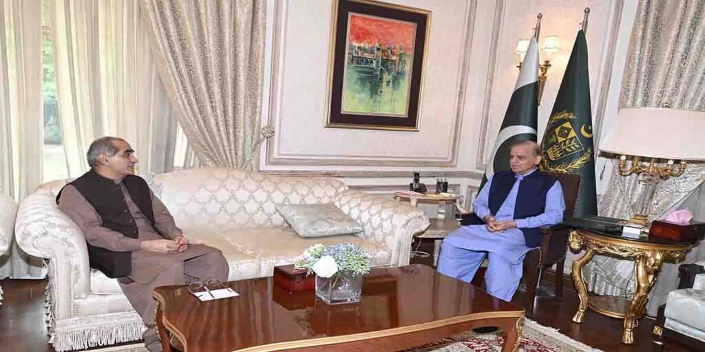 وزیراعظم شہباز شریف اور خواجہ سعد رفیق ملاقات میں سیاسی اور ملکی امور پر تبادلہ خیال