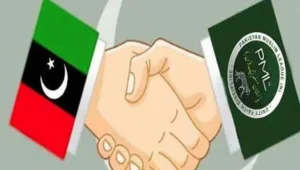 پاکستان پیپلز پارٹی اور مسلم لیگ ن کے رہنما ضمنی انتخابات میں اتحاد کا اعلان کرتے ہوئے"
