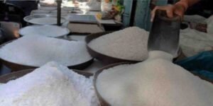 ملک میں چینی کی اوسط قیمت میں اضافے کے بعد شہری مہنگی چینی خریدنے پر مجبور