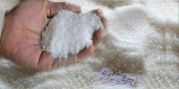 چینی کی قیمتوں میں اضافے سے پریشان صارفین کی قطار، پشاور مارکیٹ کا منظر