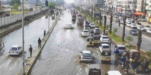 کراچی میں طوفانی بارش