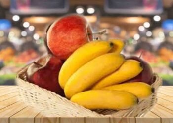 وزن کم کرنے کے لیے سیب یا کیلا؟ دونوں پھلوں کا تقابلی جائزہ