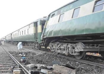 جامشورو کے قریب فرید ایکسپریس حادثہ کی تصویر