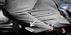 کوٹ کی آستینوں کے بٹن کی دلچسپ کہانی