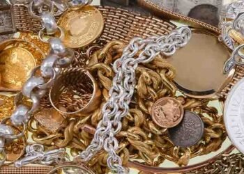 پاکستان میں سونے کی قیمت میں 3,200 روپے کی کمی