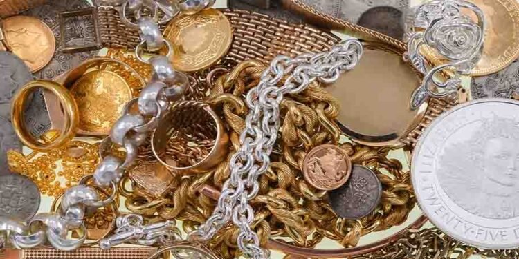 پاکستان میں سونے کی قیمت میں 3,200 روپے کی کمی