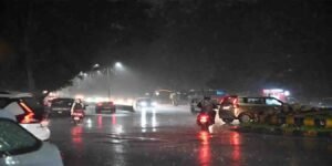 شدید حیدرآباد میں موسلادھار بارش کے بعد نشیبی علاقے پانی میں ڈوب گئے