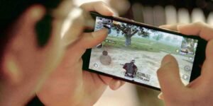 لاہور میں پب جی گیم کے نقصانات کے باعث ہونے والے افسوسناک واقعے کی نمائندگی کرتی تصویر