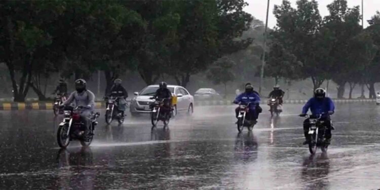 پنجاب میں مون سون بارشوں کا 11واں اسپیل، لاہور سمیت کئی شہروں میں بارش کا امکان