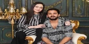 رجب بٹ بیٹے کی پیدائش پر جشن مناتے ہوئے لندن میں رقص کرتے ہوئے