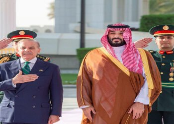وزیراعظم شہباز شریف کا دورہ سعودی عرب، محمد بن سلمان سے قصر یمامہ میں ملاقات