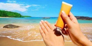 سائنس دانوں کی تیار کردہ سورج کی روشنی میں جلد کو ٹھنڈا رکھنے والی کریم کا کلوز اپ ویو