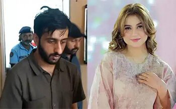 ٹک ٹاکر سامعہ حجاب کے اغوا کیس میں اہم پیشرفت: ملزم حسن زاہد کی ضمانت منسوخ، جیل روانگی کا حکم سوشل میڈیا کے بڑھتے ہوئے اثر و رسوخ نے جہاں کئی افراد کو شہرت عطا کی، وہیں کچھ تلخ اور خطرناک پہلو بھی سامنے آئے۔ حالیہ دنوں میں سامنے آنے والا ٹک ٹاکر سامعہ حجاب کا مبینہ اغوا اور دھمکیوں کا کیس اس کی ایک واضح مثال ہے۔ اس کیس میں مرکزی ملزم حسن زاہد کی ضمانت عدالت نے خارج کر دی ہے اور اسے جوڈیشل ریمانڈ پر جیل بھیج دیا گیا ہے۔ یہ واقعہ نہ صرف ایک سنگین فوجداری مقدمہ ہے بلکہ سوشل میڈیا انفلوئنسرز کے لیے ایک وارننگ بھی ہے کہ شہرت کے ساتھ ساتھ سیکیورٹی کے مسائل بھی بڑھ سکتے ہیں۔ پس منظر: سامعہ حجاب اور حسن زاہد کا تعلق متاثرہ ٹک ٹاکر سامعہ حجاب کے مطابق، ملزم حسن زاہد سے ان کی دوستی تقریباً چھ ماہ قبل ہوئی تھی، جو بعد میں منگنی میں بدل گئی۔ ابتدا میں حسن ایک مہذب اور خیال رکھنے والا شخص لگا، لیکن وقت کے ساتھ اس کے رویے میں تبدیلی آتی گئی۔ سامعہ نے بتایا کہ جب ان کی قریبی دوست اور معروف ٹک ٹاکر ثنا یوسف کا قتل ہوا، تو وہ شدید ذہنی دباؤ کا شکار ہو گئیں اور حسن سے فاصلہ اختیار کرنا شروع کر دیا۔ اسی دوران حسن کا رویہ جارحانہ ہو گیا اور وہ دھمکیاں دینے لگا۔ اغوا کی کوشش: سامعہ کے انکشافات سامعہ حجاب کے مطابق، حسن زاہد نے انہیں زبردستی گاڑی میں بٹھانے کی کوشش کی اور واضح الفاظ میں کہا: "اب ہم تمہیں اپنے ساتھ لے کر جائیں گے، تمہیں اپنے گھر کے بیسمنٹ میں بند کر دیں گے جہاں تمہیں کوئی نہیں ڈھونڈ سکے گا۔" یہ الفاظ ایک سنگین خطرے کی نشان دہی کرتے ہیں اور اس واقعہ کی سنگینی کو اجاگر کرتے ہیں۔ سامعہ کا کہنا ہے کہ وہ بڑی مشکل سے اس صورتحال سے بچ کر نکلیں اور پولیس کو فوری طور پر اطلاع دی۔ پولیس کارروائی اور گرفتاریاں پولیس نے فوری کارروائی کرتے ہوئے حسن زاہد کو حراست میں لے لیا اور ابتدائی طور پر دھمکیاں دینے اور نقدی چھیننے کے مقدمے میں 2 روزہ جسمانی ریمانڈ حاصل کیا۔ بعد ازاں، اغوا کے ایک نئے مقدمے میں بھی حسن کے خلاف کارروائی کی گئی، جس میں پولیس نے 8 دن کے جسمانی ریمانڈ کی درخواست کی۔ تاہم عدالت نے ریمانڈ کی بجائے جوڈیشل ریمانڈ منظور کرتے ہوئے حسن زاہد کو جیل بھیجنے کا حکم دے دیا۔ پولیس کے مطابق، ملزم سے موبائل فون، گاڑی اور اسلحہ برآمد کیا جائے گا۔ مزید یہ کہ حسن زاہد کی نشاندہی پر دیگر ممکنہ ملزمان کی گرفتاری بھی متوقع ہے، جو اس اغوا کی سازش میں شامل ہو سکتے ہیں۔ قانونی نقطہ نظر: ضمانت کی منسوخی عدالت کی جانب سے حسن زاہد کی ضمانت مسترد کیے جانے کا فیصلہ اس بات کا ثبوت ہے کہ عدالت نے متاثرہ فریق کی بات کو سنجیدگی سے سنا اور کیس میں موجود شواہد کو قابلِ توجہ گردانا۔ عدالت نے قرار دیا کہ کیس کی سنگینی اور متاثرہ فرد کے خدشات کے پیشِ نظر ملزم کو جیل بھیجنا ہی مناسب ہے تاکہ تفتیش بغیر کسی دباؤ کے مکمل ہو سکے۔ سوشل میڈیا کا کردار اس واقعہ میں ایک اور اہم پہلو سوشل میڈیا کا کردار ہے۔ سامعہ حجاب اور ان کی مرحومہ دوست ثنا یوسف دونوں ہی سوشل میڈیا پر مقبول ٹک ٹاکرز تھیں۔ سامعہ نے اپنے ساتھ پیش آنے والے واقعہ کی تفصیلات بھی عوام کے ساتھ سوشل میڈیا کے ذریعے شیئر کیں، جس کے بعد یہ معاملہ قومی میڈیا کی سرخیوں میں آ گیا۔ عوامی دباؤ اور میڈیا کی توجہ نے یقینی طور پر پولیس کو فوری کارروائی پر مجبور کیا، جو ایسے کیسز میں اکثر تاخیر کا شکار ہو جاتے ہیں۔ متاثرہ خاتون کا بیان اور نفسیاتی اثرات سامعہ حجاب کا کہنا ہے کہ ثنا یوسف کے قتل کے بعد وہ مسلسل ذہنی دباؤ کا شکار تھیں اور حسن زاہد کا رویہ ان کے لیے مزید پریشان کن بن گیا۔ وہ کہتی ہیں کہ: "جب میں نے فاصلہ اختیار کرنا شروع کیا، تب اس نے اصل چہرہ دکھایا۔ نہ صرف دھمکیاں دیں بلکہ مجھے اغوا کرنے کی کوشش بھی کی۔" ان بیانات سے اندازہ لگایا جا سکتا ہے کہ متاثرہ خاتون اس وقت شدید خوف اور ذہنی دباؤ کا سامنا کر رہی ہیں، جو کہ ہر اس فرد کے لیے لمحہ فکریہ ہے جو عوامی سطح پر پہچانا جاتا ہے۔ خواتین کے تحفظ پر سوالیہ نشان یہ واقعہ صرف سامعہ حجاب تک محدود نہیں بلکہ یہ ایک وسیع تر سماجی مسئلے کی نشاندہی کرتا ہے۔ سوشل میڈیا پر سرگرم خواتین کے ساتھ اس قسم کے واقعات کا ہونا اس بات کا ثبوت ہے کہ پاکستان میں خواتین، خصوصاً بااثر سوشل میڈیا پرسنالٹیز، کے تحفظ کو یقینی بنانے کے لیے مزید مؤثر اقدامات کی ضرورت ہے۔ مستقبل کے امکانات پولیس کا کہنا ہے کہ وہ اس کیس میں تفتیش کو مزید آگے بڑھا رہے ہیں اور اسلحہ، گاڑی اور دیگر شواہد برآمد کیے جائیں گے۔ اگر تحقیقات میں یہ بات ثابت ہو گئی کہ اغوا کی کوشش واقعی موجود تھی، تو حسن زاہد کو طویل قانونی کارروائی کا سامنا کرنا پڑ سکتا ہے۔ اس کے علاوہ، اس کیس کے منظرِ عام پر آنے سے دیگر متاثرہ خواتین کو بھی حوصلہ مل سکتا ہے کہ وہ اپنے ساتھ ہونے والی زیادتیوں کے خلاف آواز بلند کریں۔ نتیجہ ٹک ٹاکر سامعہ حجاب کا اغوا اور دھمکیوں کا کیس صرف ایک فرد کا مسئلہ نہیں بلکہ سوشل میڈیا سے جڑی شہرت اور خطرات کا آئینہ ہے۔ حسن زاہد کی ضمانت کا مسترد ہونا اور اس کی جیل روانگی اس بات کی علامت ہے کہ عدالتی نظام متاثرہ افراد کو سننے اور تحفظ فراہم کرنے کے لیے متحرک ہے۔ تاہم، یہ بھی ضروری ہے کہ ایسے واقعات کی مکمل، غیر جانبدارانہ اور شفاف تفتیش ہو تاکہ مجرموں کو ان کے منطقی انجام تک پہنچایا جا سکے۔ سامعہ حجاب نے اپنے خوف اور حقیقت کو دنیا کے سامنے لا کر ایک بہادر قدم اٹھایا ہے، جو ممکنہ طور پر دوسرے متاثرین کو بھی آواز اٹھانے کی ہمت دے گا۔ ریاستی اداروں، عدالتوں، میڈیا اور عوام کو ایسے معاملات میں سنجیدگی، ہمدردی اور قانون کے مطابق کردار ادا کرنا ہوگا تاکہ معاشرے میں خواتین کا تحفظ یقینی بنایا جا سکے، اور سوشل میڈیا کی دنیا ایک محفوظ جگہ بن سکے۔