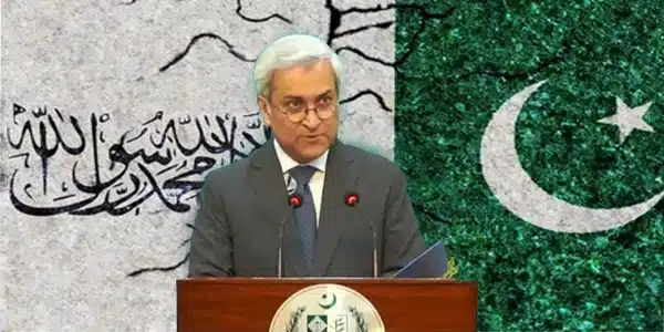 دفترِ خارجہ کے ترجمان طاہر اندرابی اسلام آباد میں پریس بریفنگ کے دوران نومبر کے پاک افغان مذاکرات پرگفتگو کرتے ہوئے