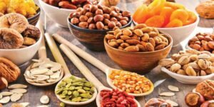 خشک پھل اور بلڈ شوگر کے درمیان تعلق پر مبنی معلوماتی تصویر