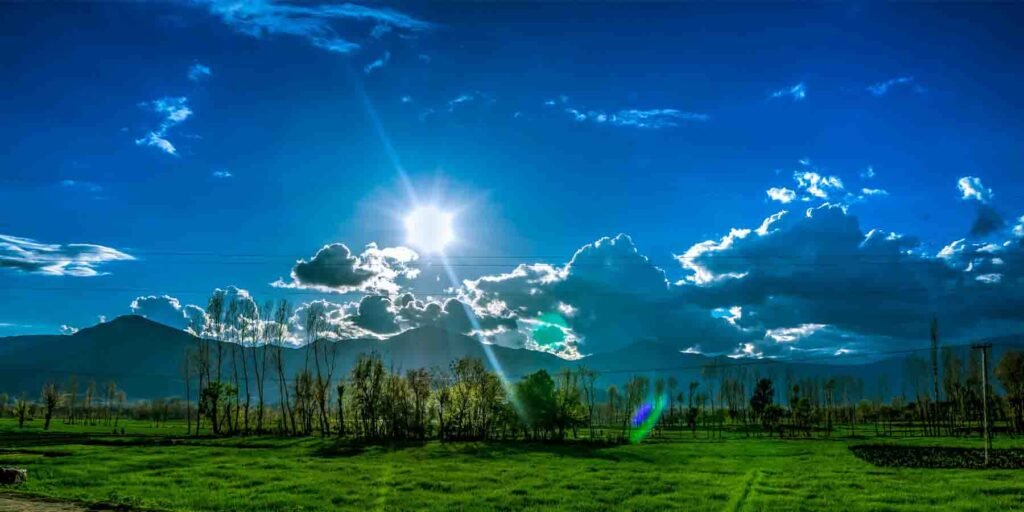 ملک کے بیشتر علاقوں میں موسم خشک اور پہاڑی علاقوں میں ٹھنڈ بڑھنے کا منظر