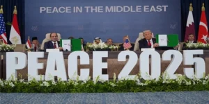 ٹرمپ، السیسی، اردوان اور امیر قطر کے تاریخی غزہ امن معاہدہ پر دستخط