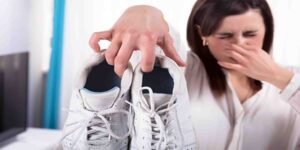 یو وی سی لائٹ سے جوتوں کی بدبو دور کرنے کا حل