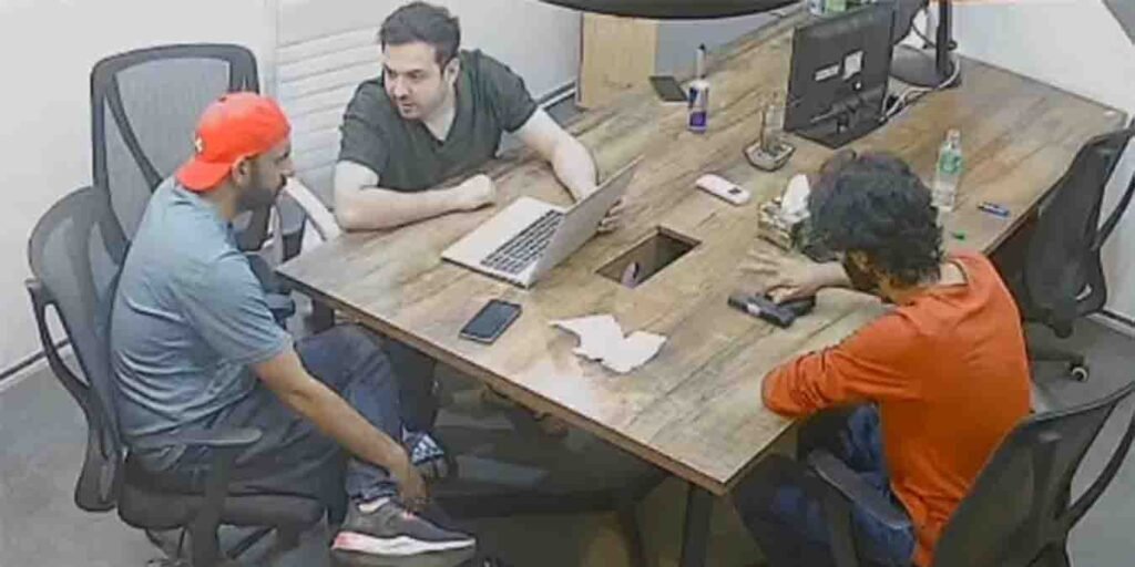 گن پوائنٹ پر بلیک میل