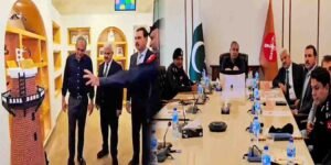 محسن نقوی فیڈرل کانسٹیبلری ہیڈکوارٹر پشاور کے دورے کے دوران جوانوں سے ملاقات کرتے ہوئے