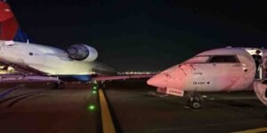 نیویارک ایئرپورٹ پر رن وے پر دو جہاز ٹکرا گئے، حادثے کا منظر